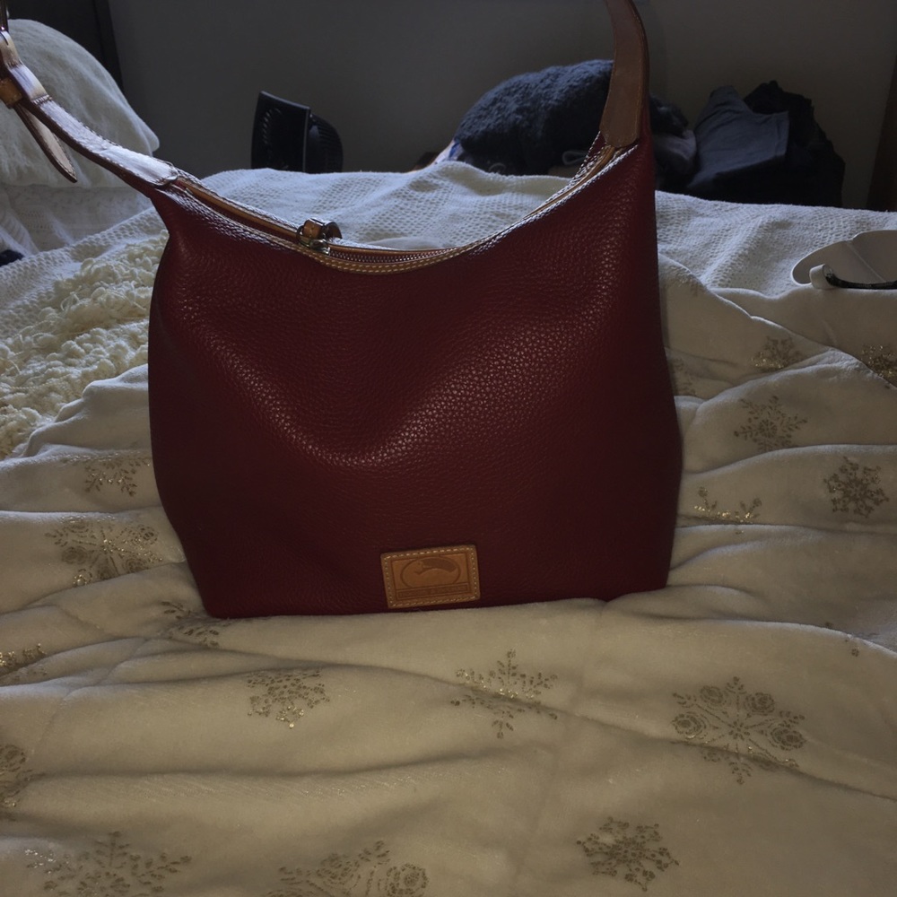 Dooney and Bourke leather purse - excellent condition no flaws